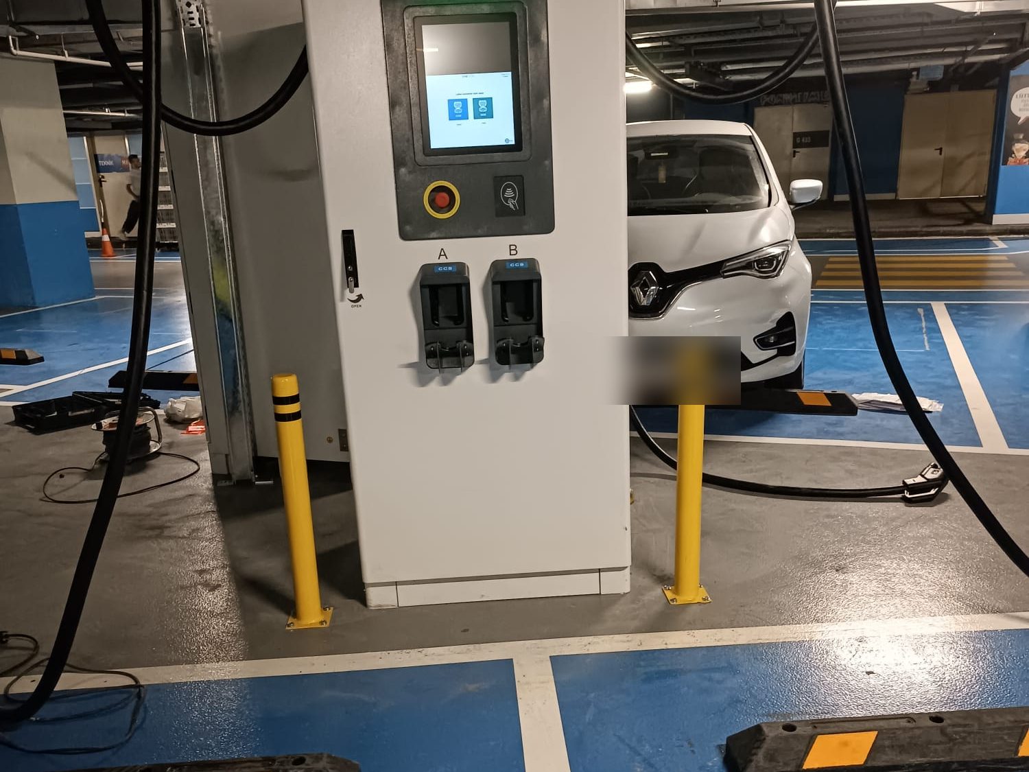 Kapalı otoparkta DC hızlı şarj cihazı
